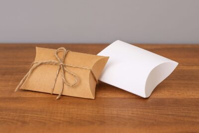 SMALL GIFT BOX PILLOW SHAPE 8*11-علبة صغيرة على شكل مخدّة