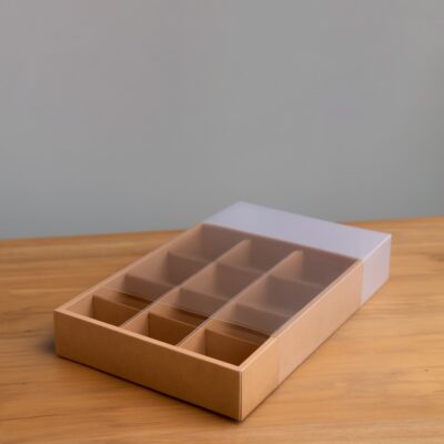 MATTE DIVIDED BOX 12HOLES-علبة مغشاية مقسمة لاثني عشر