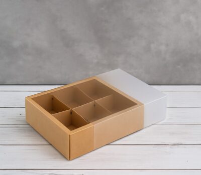 MATTE DIVIDED BOX 6-HOLES-علبة مغشاية مقسمة لستة