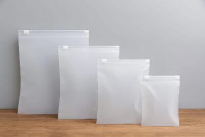 WHITE BAG WITH ZIPPER -اكياس سحاب للشحن
