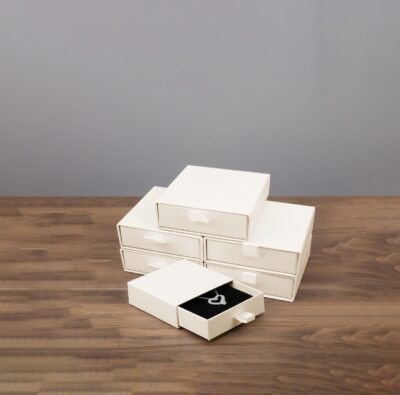 JEWELRY STORAGE BOX -علبة للمجوهرات