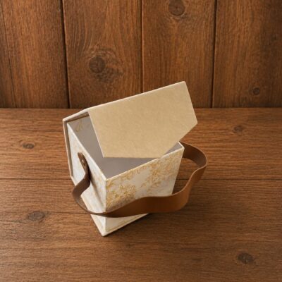 SMALL BEIG BOX MAGNETIC 10*10*10