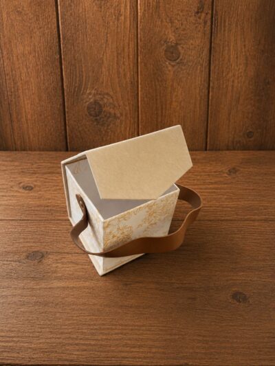 SMALL BEIG BOX MAGNETIC 10*10*10